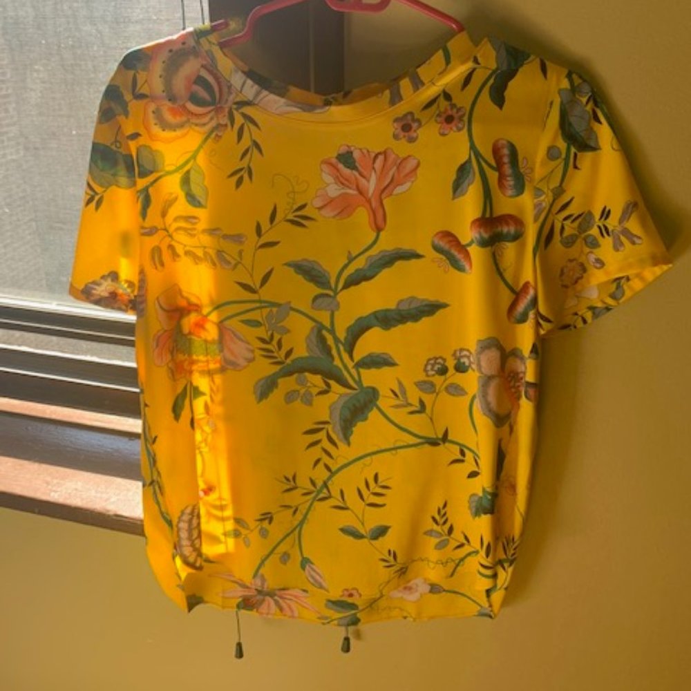 Very stylish yellow flowery top.